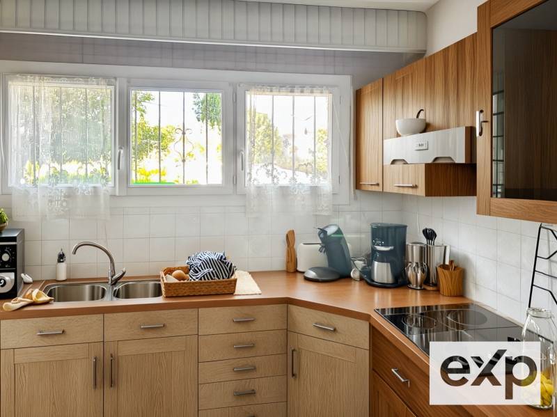 Exclusivité centre villlage Maison T4 plain pied, piscine, terrain plat, garage PELISSANNE  