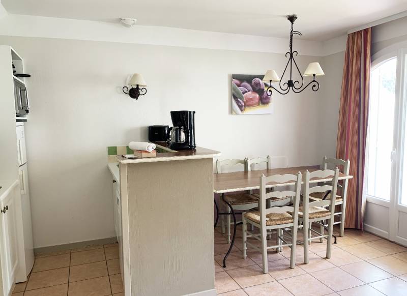 Bastidon, 3 chambres, à vendre, jardin Domaine du Golf de Pont Royal par jason Smith realty