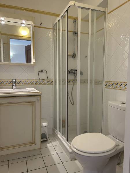 T3 entièrement climatisé, terrasse, garage, cave Domaine et Golf de Pont Royal en Provence  