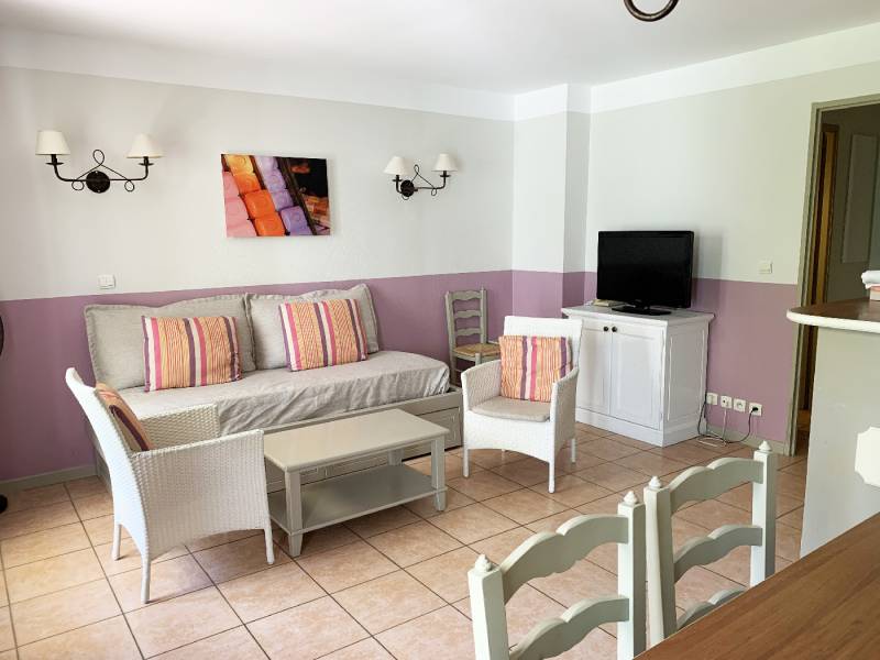 Bastidon, 3 chambres, à vendre, jardin Domaine du Golf de Pont Royal par Jason Smith realty